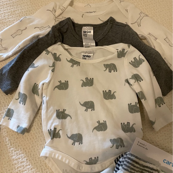 25+ Items Baby Clothes Bundle - Picture 7 of 8